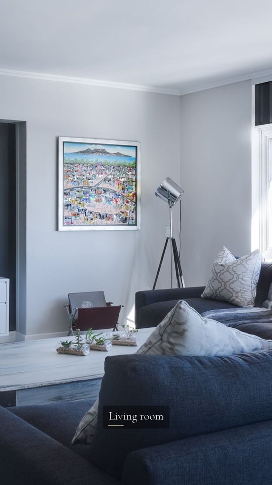 The vertical version of the sample video, showing the living room with its caption.